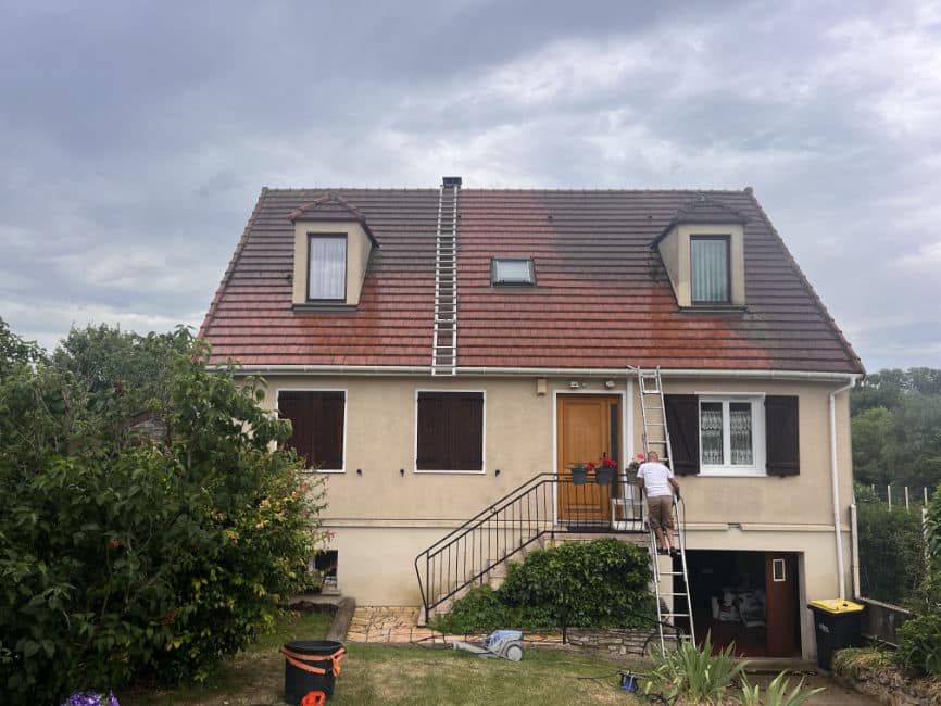 Un nettoyage de toiture à Avrainville