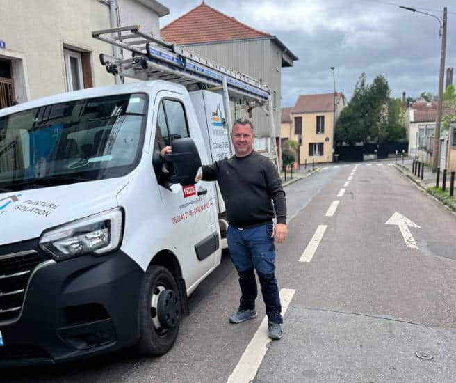 robert jean jacques couvreur à côté de son camion